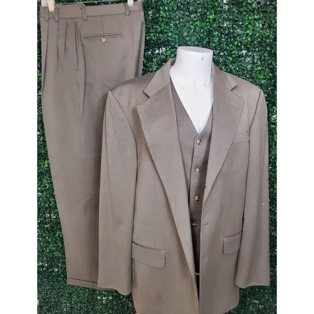 Oscar De La Renta 3 piece suit